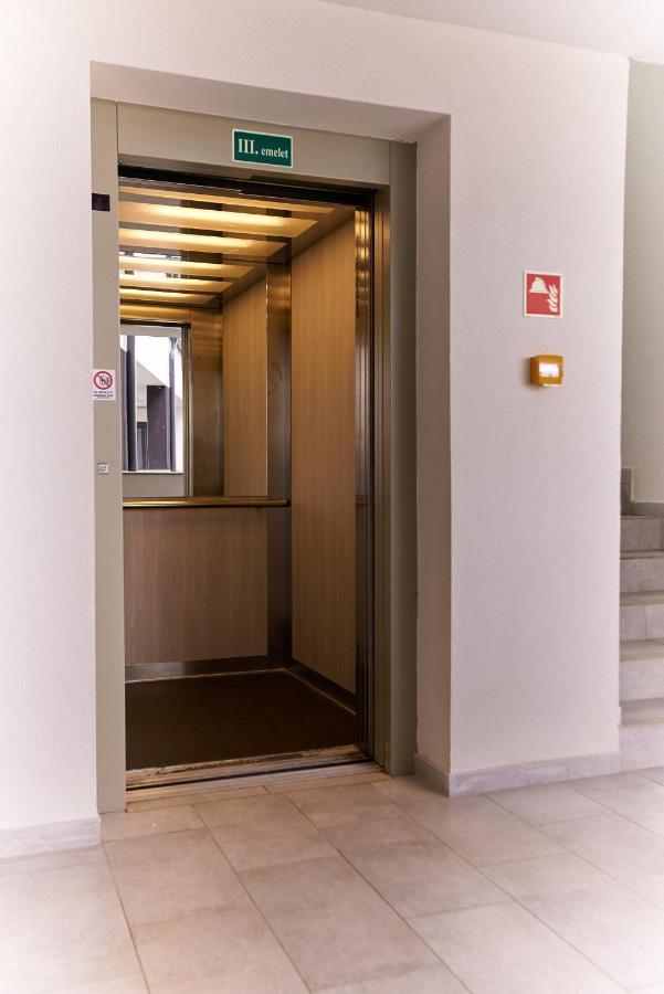 Ferienwohnung Starlight Bronze Szeged- Exclusive Exterior foto