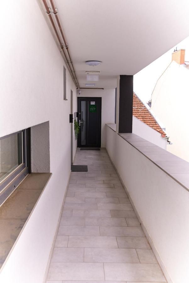 Ferienwohnung Starlight Bronze Szeged- Exclusive Exterior foto